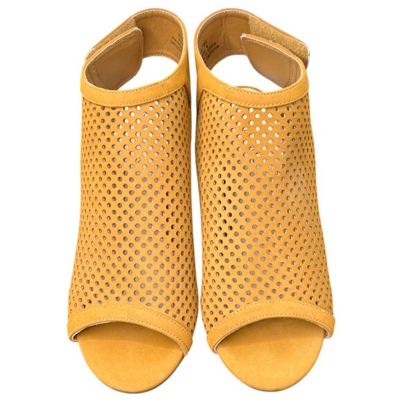 J. Adams Maddie Gold Nubuck Booties Size 8 - Picture 8 of 8